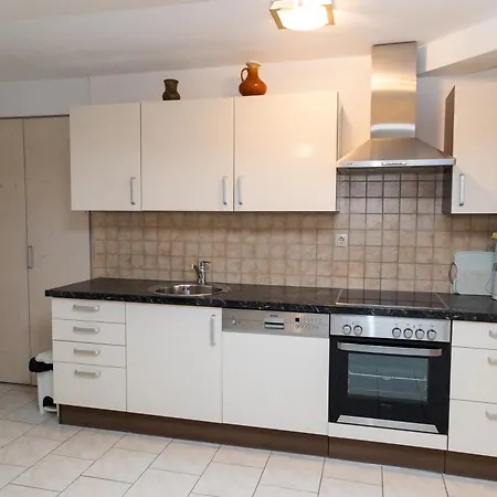 Dea 3 Spacious Lower-level * Crikvenica