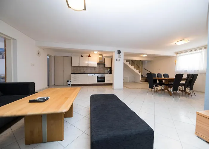 Dea 3 Spacious Lower-level Crikvenica