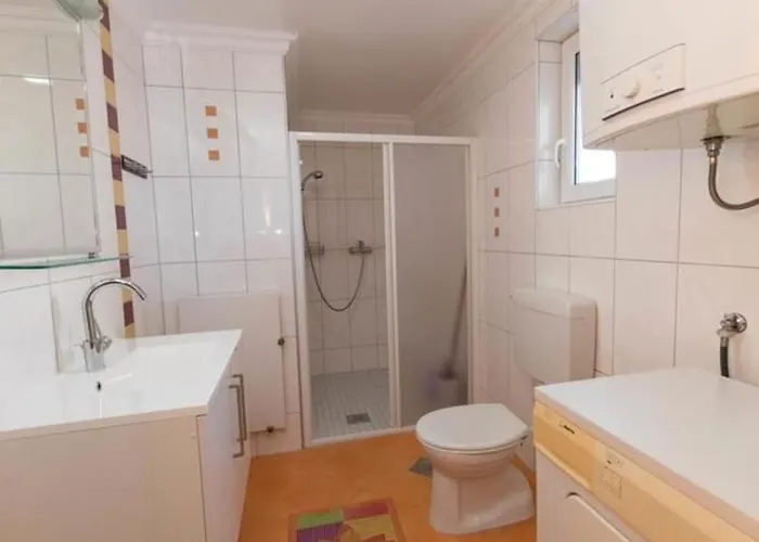 Dea 3 Spacious Lower-level