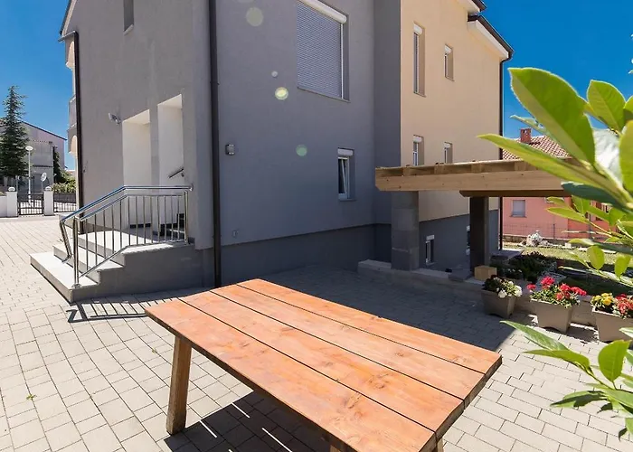 Dea 3 Spacious Lower-level Apartmán *