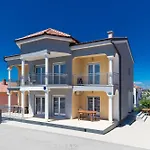 Dea 3 Spacious Lower-level Lejlighed Crikvenica