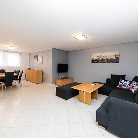 Apartament Dea 3 Spacious Lower-level