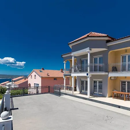 Dea 3 Spacious Lower-level Apartman Crikvenica