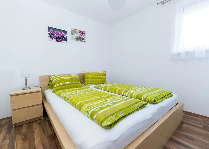 Dea 3 Spacious Lower-level Apartment Crikvenica