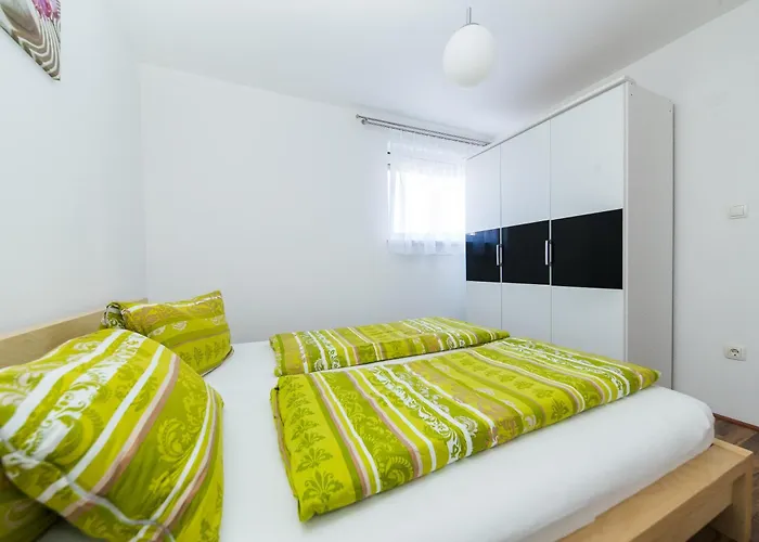 Dea 3 Spacious Lower-level