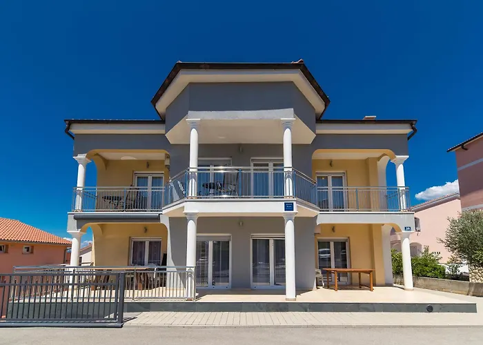 Dea 3 Spacious Lower-level * Crikvenica