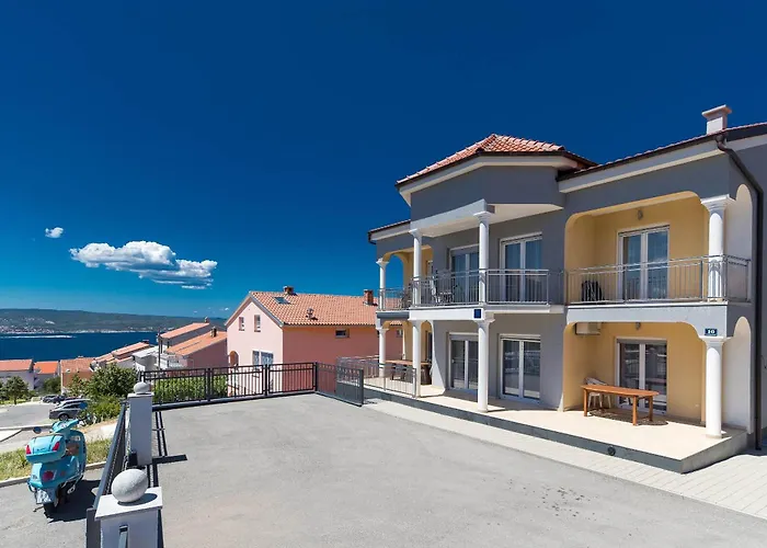 Dea 3 Spacious Lower-level Apartment Crikvenica